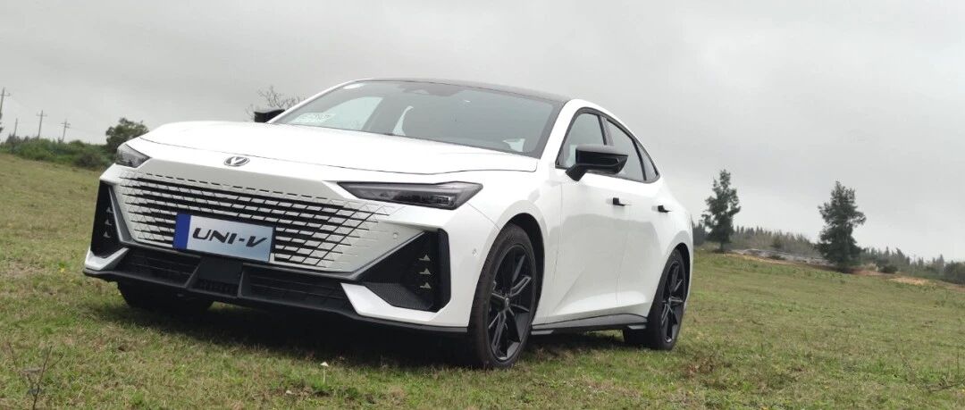 长安UNI-V：光看后视镜，就能让你颅内高潮