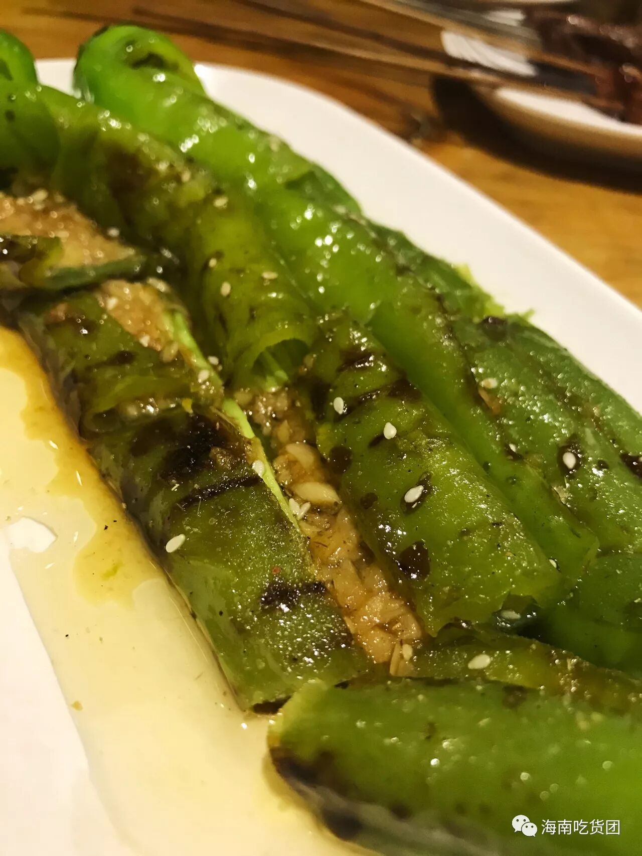 烤香菇啥的吃起来 比肉带劲 它家烤青椒看着就好爽 面上烤成虎皮状