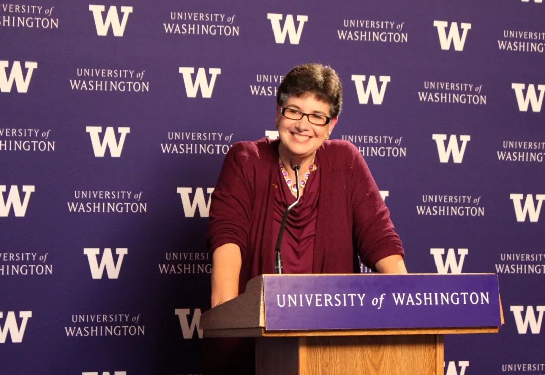 古巴的移民家庭,在耶鲁大学获得心理学硕士,哲学硕士,以及心理学博士