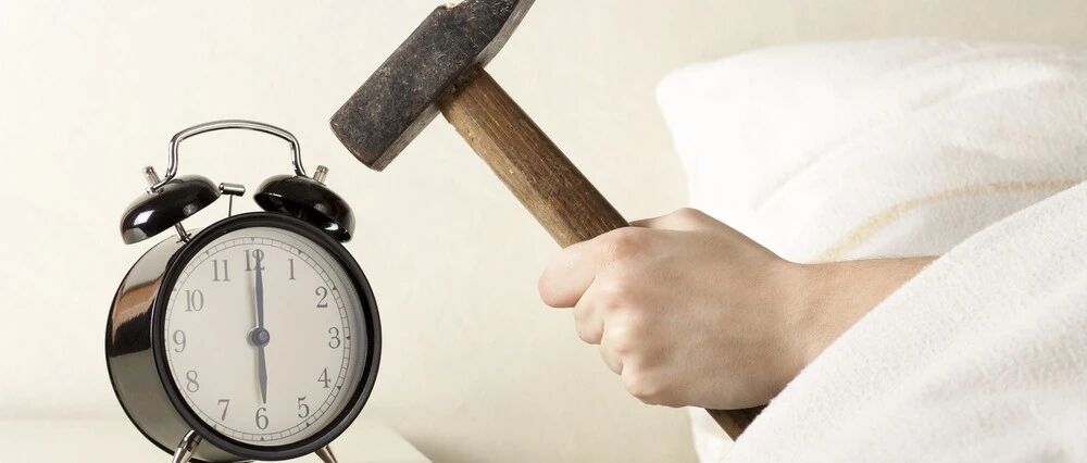 To爱睡懒觉的人：你患「老痴」的风险比别人更高