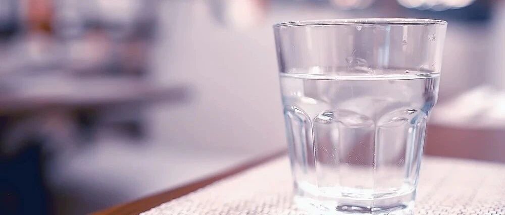 吃饭时到底能不能喝水？协和医院消化科主任给出了答案