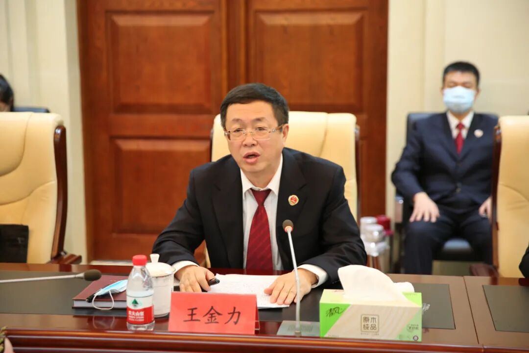 王玉升主任在汇报中指出,今年全省检察机关在疫情的冲击和挑战中积极