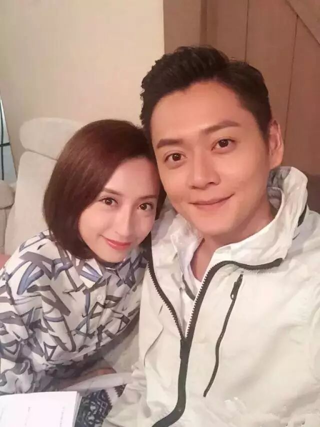 去年拍《爱回家》时, 龚嘉欣力追演其老公的 张振朗,两人交往.