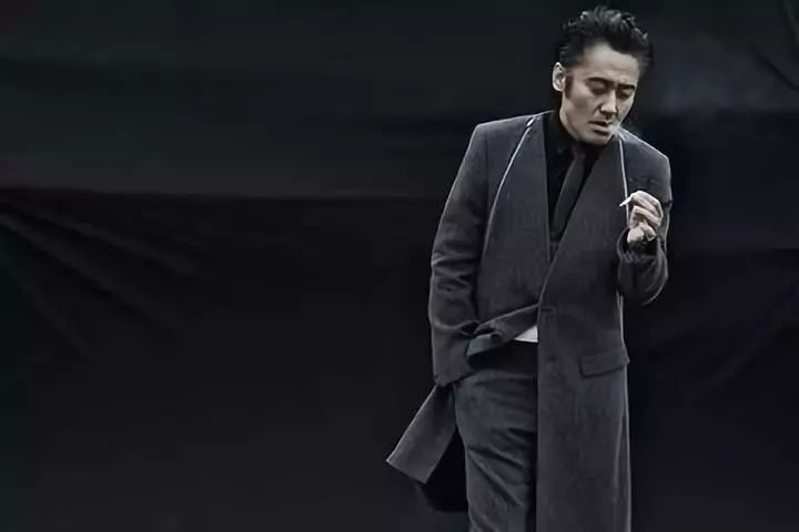 張雨綺暴打老公後宣布離婚:「去你媽的愛情」,男人就應該在家生娃帶孩子!