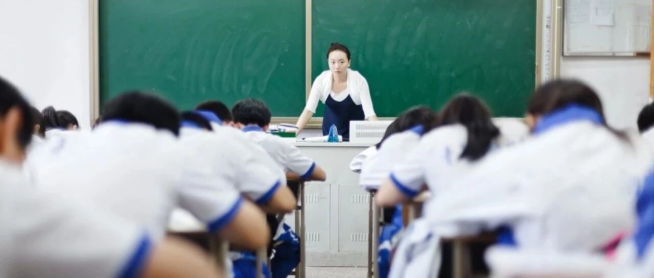 女教师生二胎遭全班家长联名举报：一串罪状，三大错误！