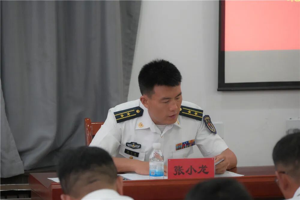 张小龙跳海救人走红