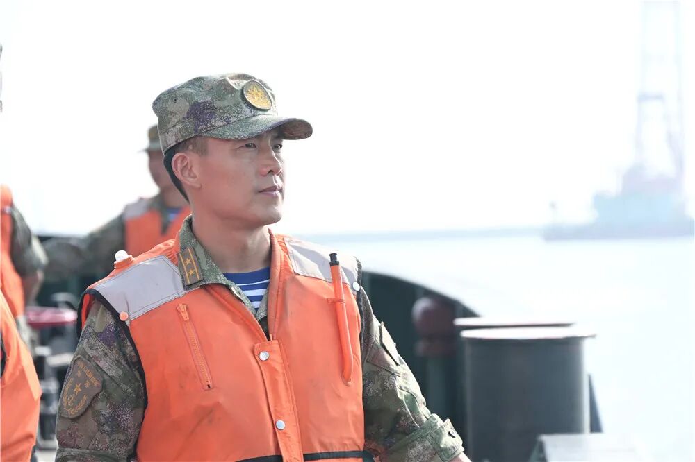 张小龙跳海救人走红
