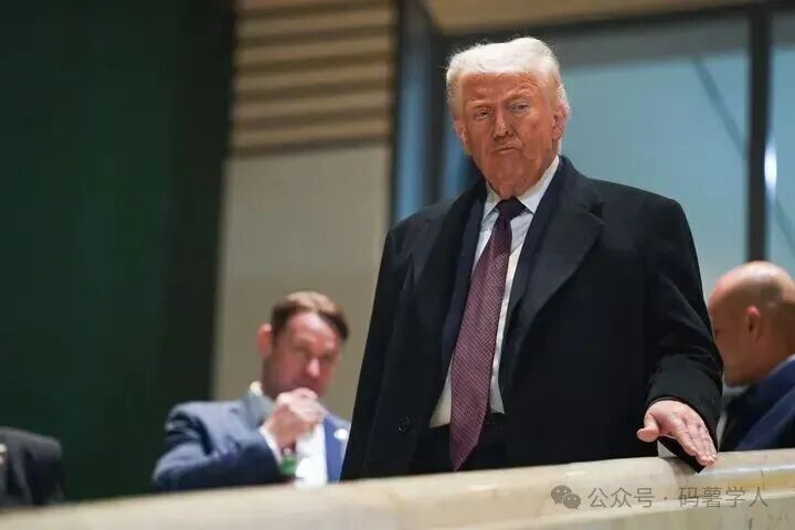 1月22日，美国总统特朗普在瑞士达沃斯与乌克兰总统泽连斯基会谈后离开。新华社记者 彭子洋 摄