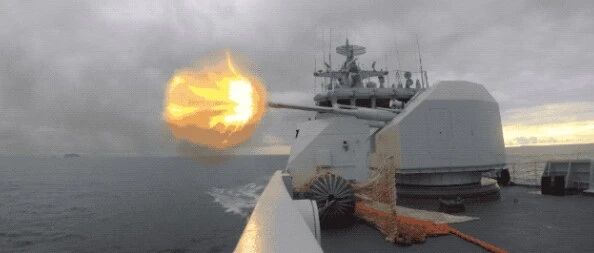 “守卫香江第一舰”从香港维多利亚港开赴南海