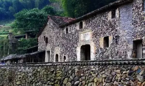 一面石头墙,惊艳整个乡村院落 一面石头墙,惊艳整个乡村院落