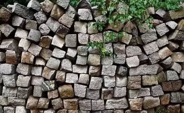 一面石头墙，惊艳整个乡村院落