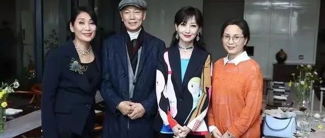 赵雅芝终现70岁真实状态,浓妆下也难掩沧桑,松垮的脸太显龄