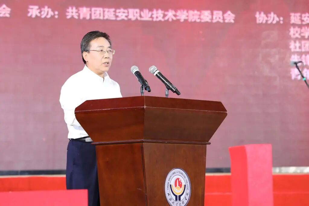 冯奇海在讲话中回顾了党的光辉历程,总结了学院过去