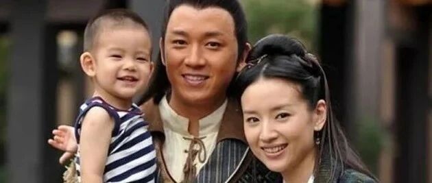 潘粤明连续8年为儿子庆生，离婚9年没见到儿子，董洁太绝了