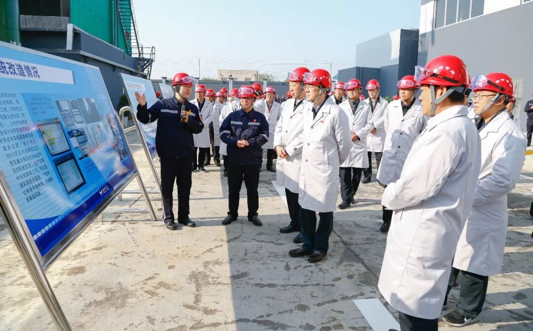 全省?；菲髽I(yè)安全設(shè)計診斷復(fù)核及專家駐企檢查幫扶工作現(xiàn)場會在宜召開(圖1)