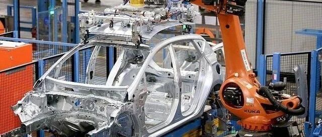 芯片告急！全球多家车企被迫减产...