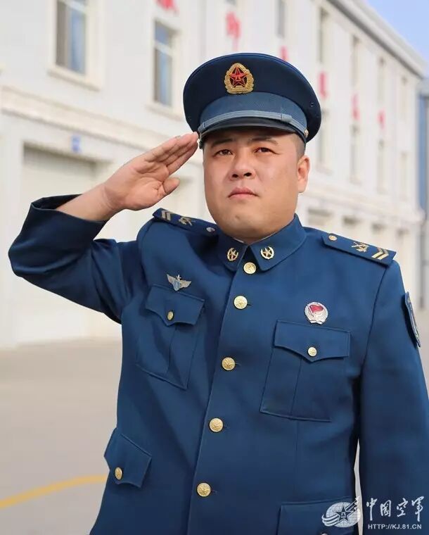 退伍季 | 交出脊梁的接力棒,这些四级军士长们走向下一站"诗和远方"