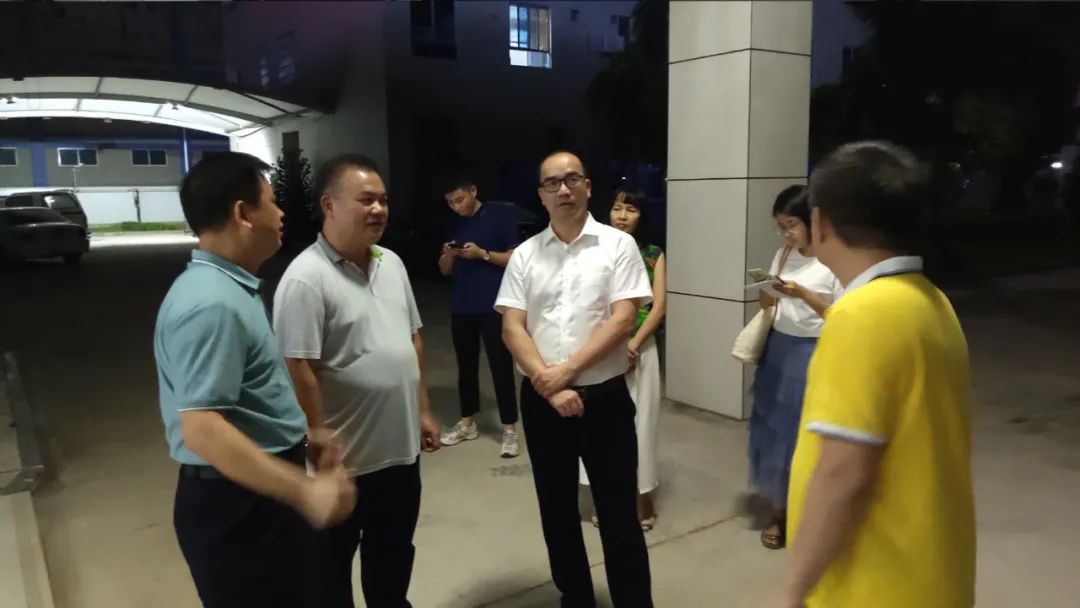 区党工委副书记,管委会主任李确主持会议并讲话,区党工委副书记刘君谋