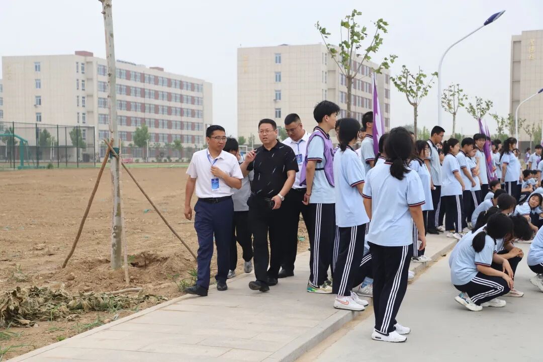 南皮县衡博高级中学领导来我校参观交流