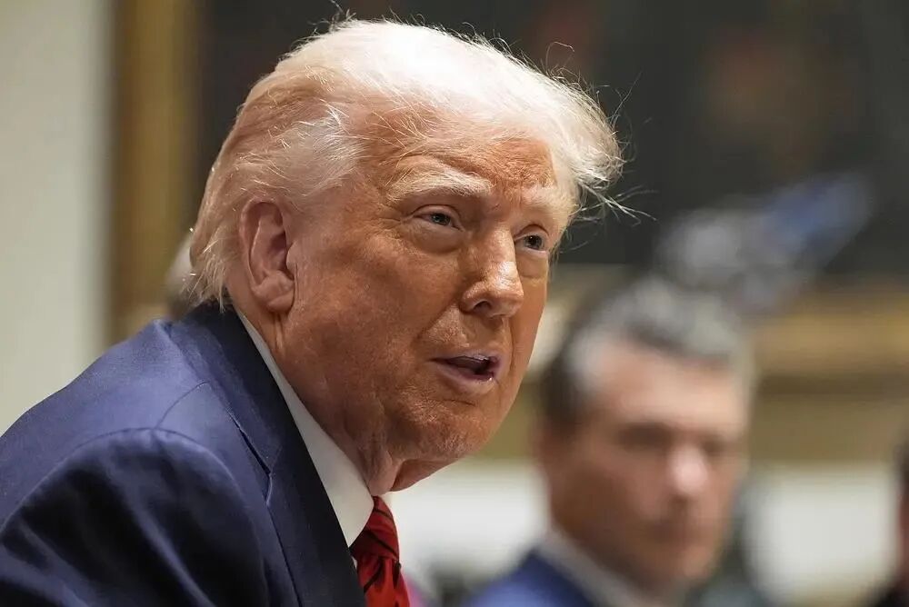 特朗普晒北约秘书长谄媚私信,北约秘书长跪舔特朗普私信曝光！欧洲砸钱5%军费竟成“贡..