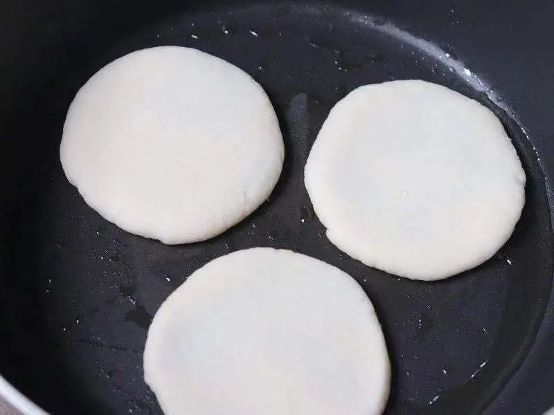 这样做红糖饼，要多软有多软，香甜不腻，凉了也不怕！