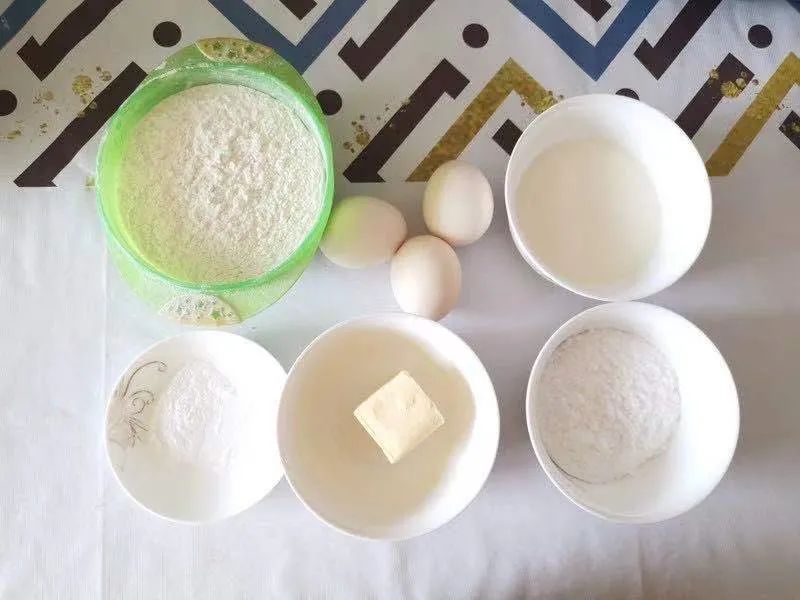 不用发面就能做的华夫饼，松软香甜，轻轻一压就搞定~