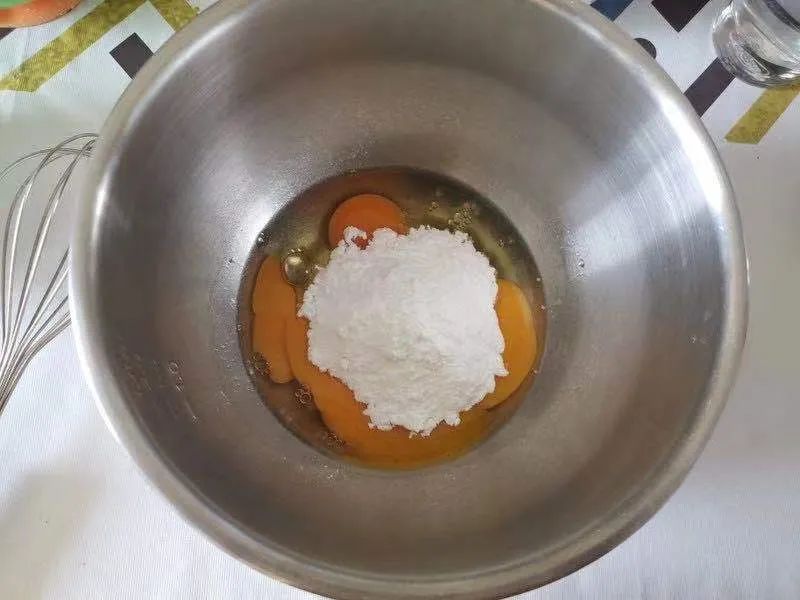 不用发面就能做的华夫饼，松软香甜，轻轻一压就搞定~