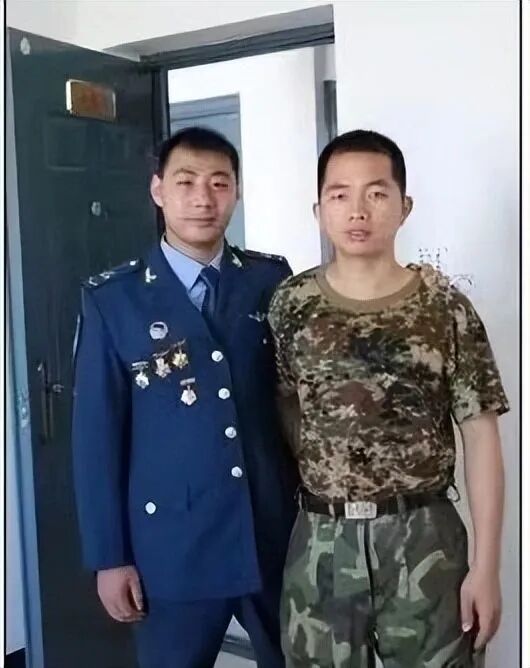 facai军官受骗进贩毒团伙，靠纵火幸免于难，巨脚龙！(图5)