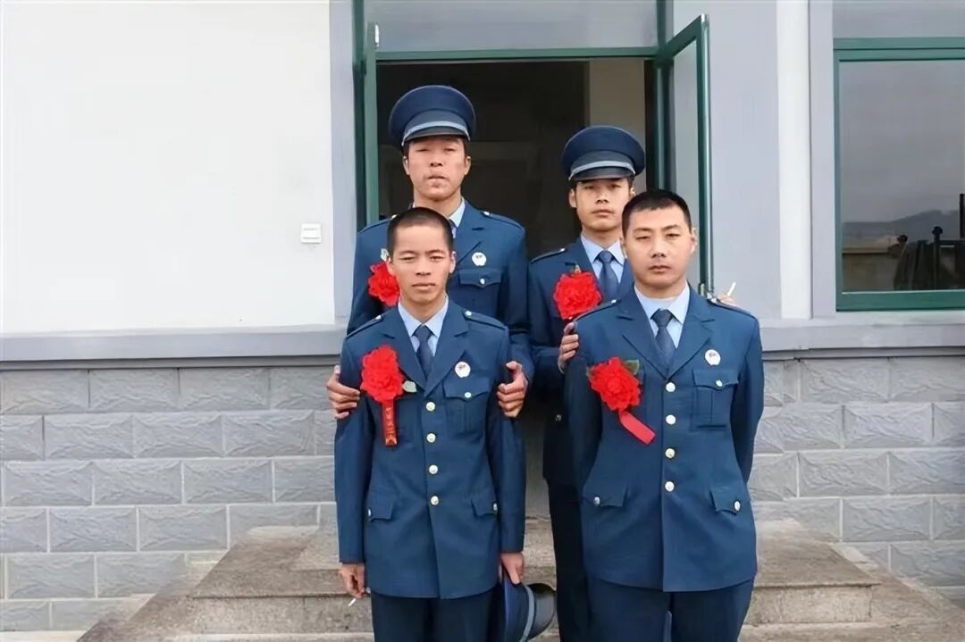 facai军官受骗进贩毒团伙，靠纵火幸免于难，巨脚龙！(图9)