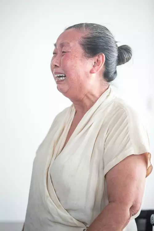 可怕!价值700万的房子被1000元贱卖,30多位老人接连被骗,幕后推手