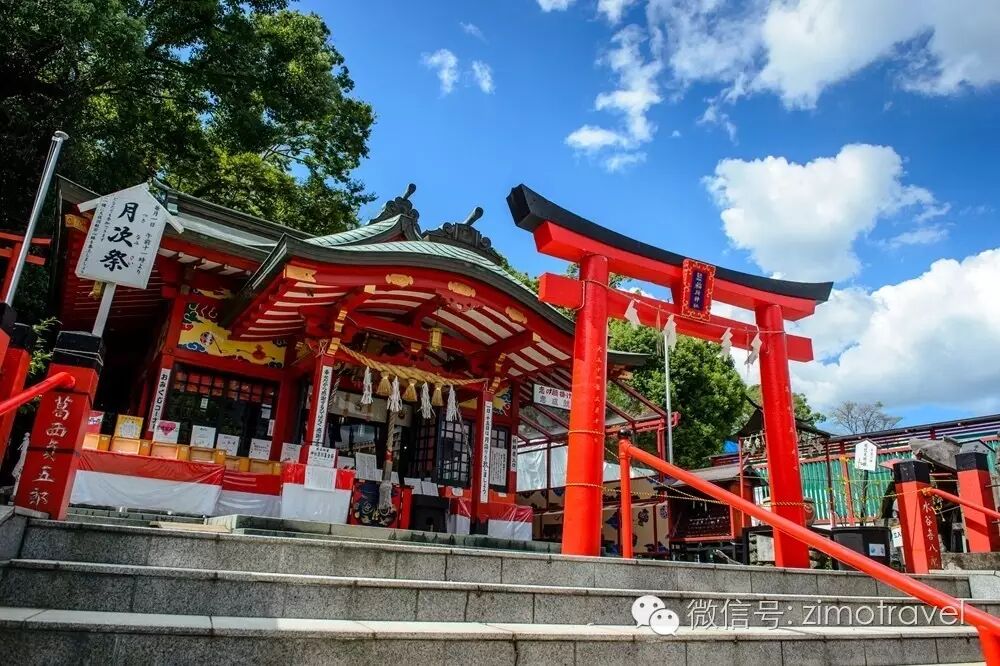 熊本也有一座稻荷神社,就在熊本城下,不过很小,和京都的伏见稻荷大社