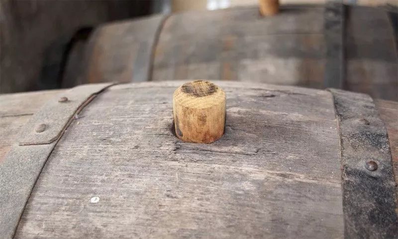 经过橡木桶和不过桶的葡萄酒究竟有什么区别？