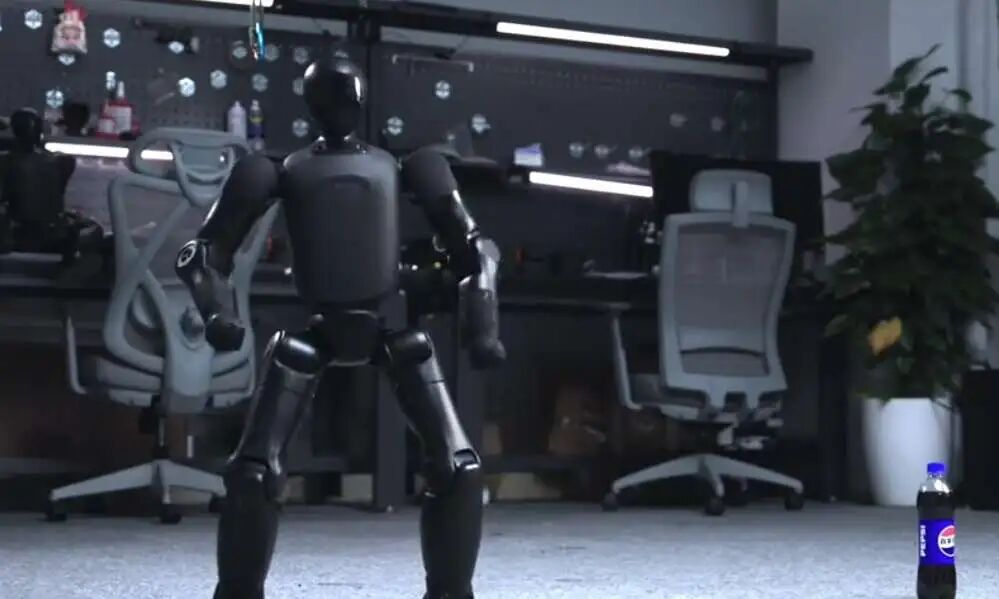 全球首款！稚晖君启元Q1登场，个人机器人新形态终于来了