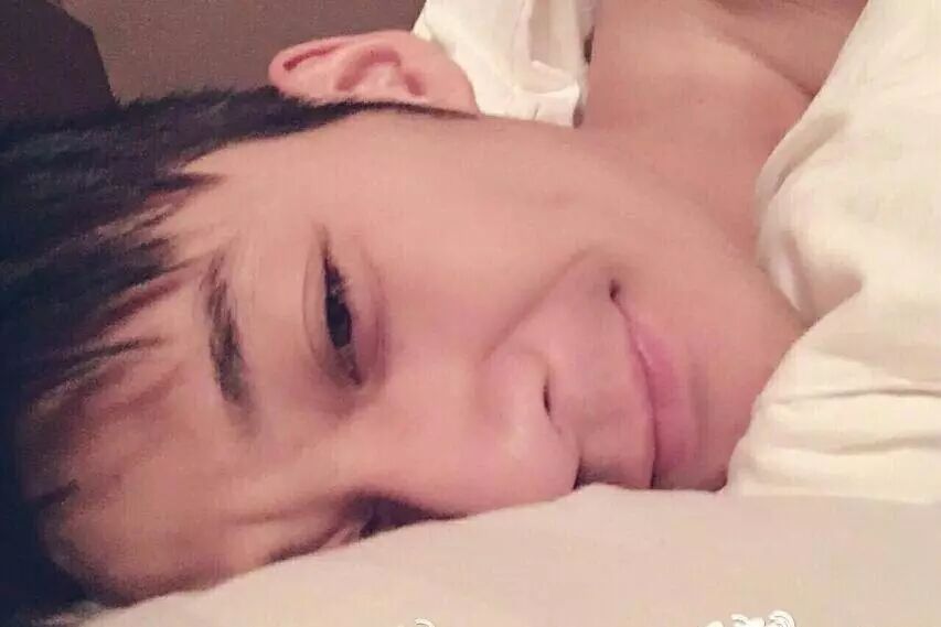 张陆的同款床照也被扒出.