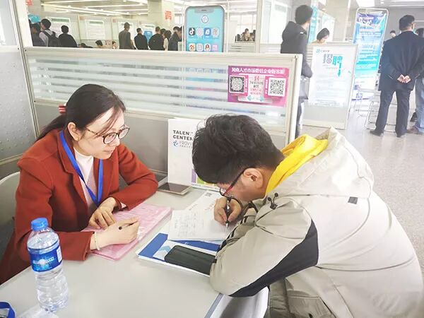 河南省举办首届生态环保行业人才交流会