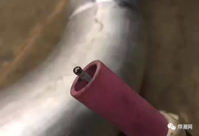 焊接铝管时，表面总是发黑，怎么办？