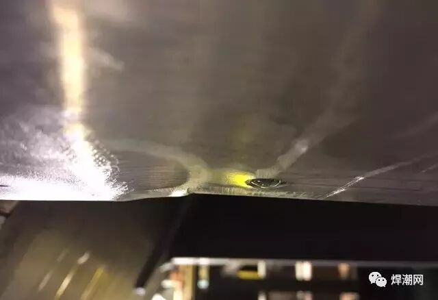 焊接铝管时，表面总是发黑，怎么办？