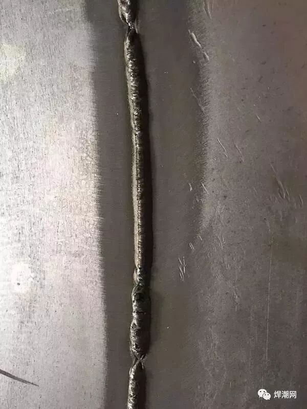 焊接铝管时，表面总是发黑，怎么办？