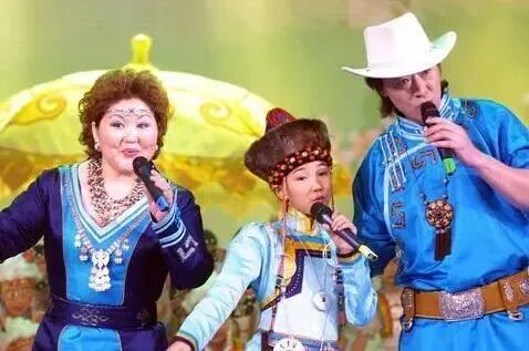 15年前，吉祥三宝因春晚走红，如今天人永隔，现状让人泪目