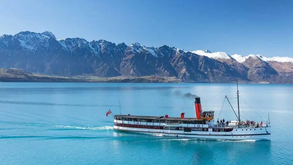 真切旅程公司—— TSS 厄恩斯劳号老式蒸汽船巡游 TSS Earnslaw Steamship Lake Cruises, Real Journeys | Activities & Day Trips in 皇后镇, 新西兰