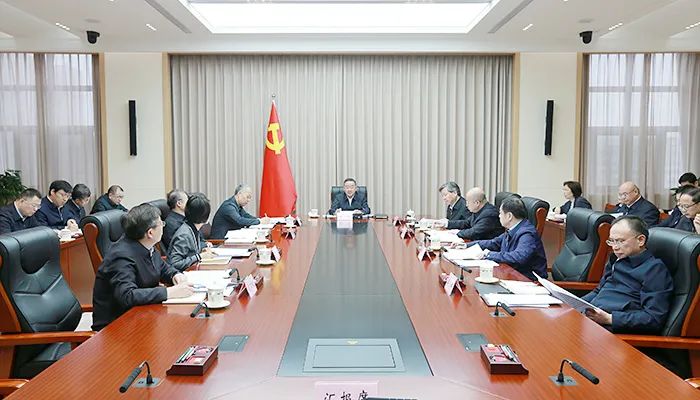 农业农村部党组召开会议 传达习近平总书记在湖南考察调研和新时代推动中部地区崛起座谈会上的重要讲话精神(图2)