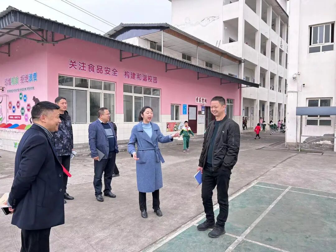 为加强学校文化建设,营造良好育人氛围,3月20日,洪雅县"杨会平名校长