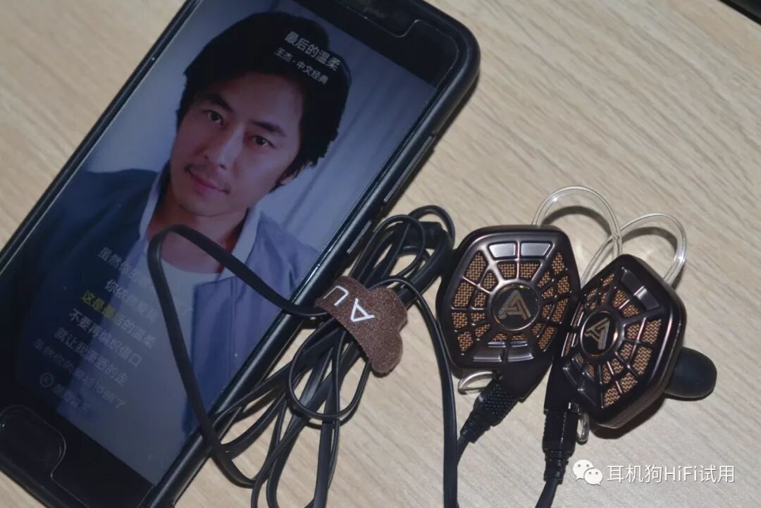 akg耳机属于什么档次_akg煲耳机专用音乐_akg耳机三星s8对比苹果7耳机