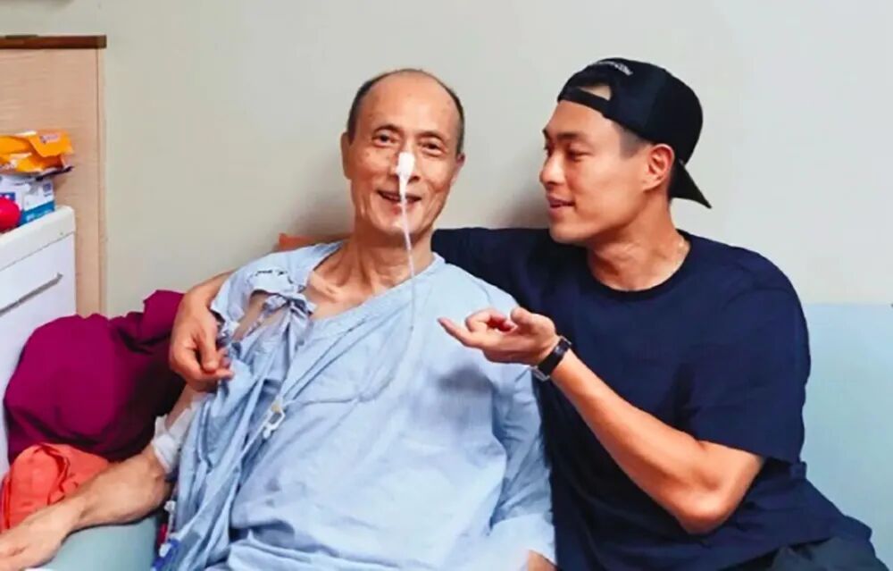杨祐宁父亲离世