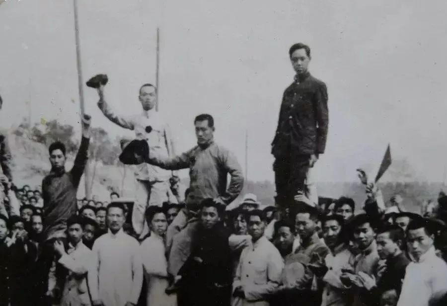 学史爱国 与法同行 | 荐读书目： 《重返五四现场：1919，一个国家的青春记忆》 作者：叶曙明