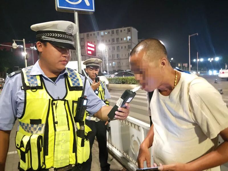 南宁交警通宵严查酒驾醉驾 又“逮”到80人！