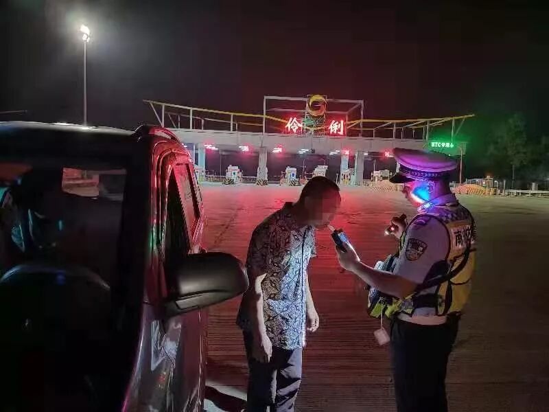 南宁交警通宵严查酒驾醉驾 又“逮”到80人！