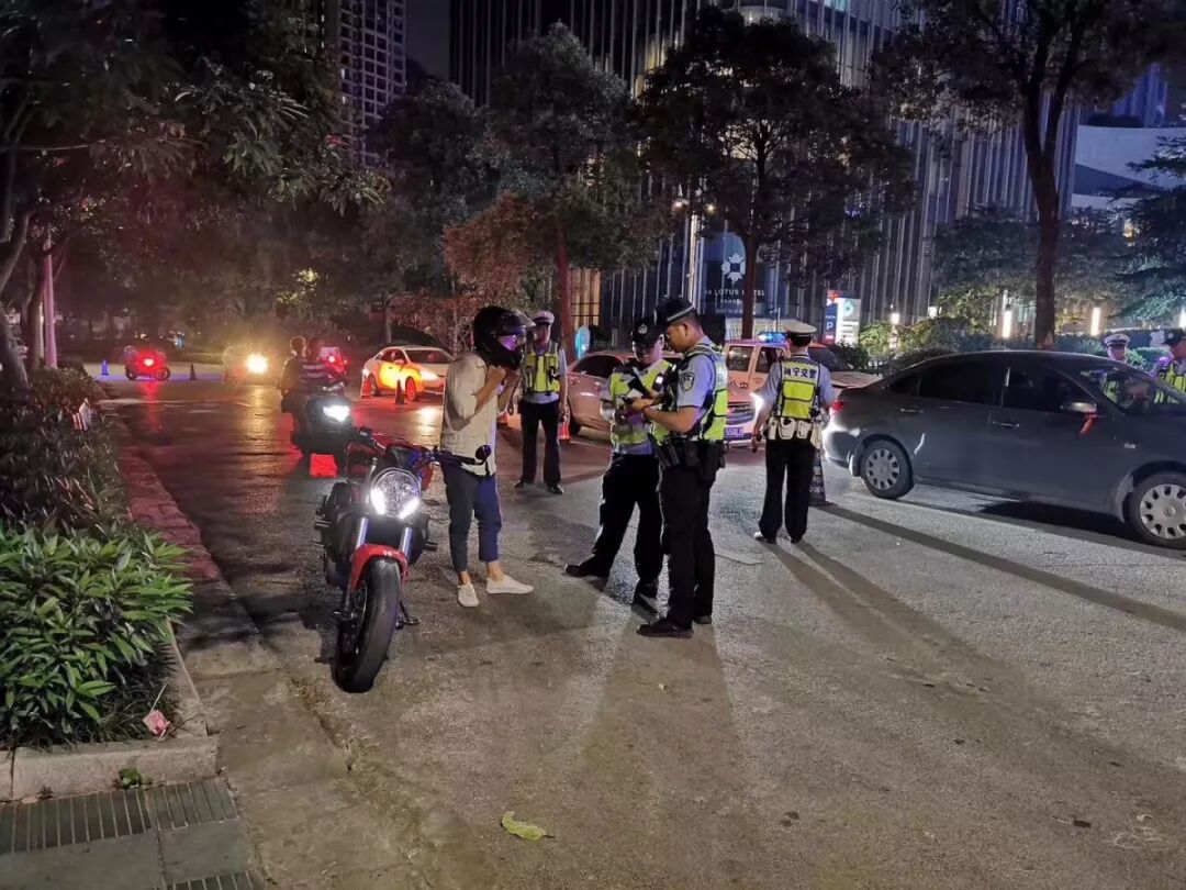 南宁交警通宵严查酒驾醉驾 又“逮”到80人！