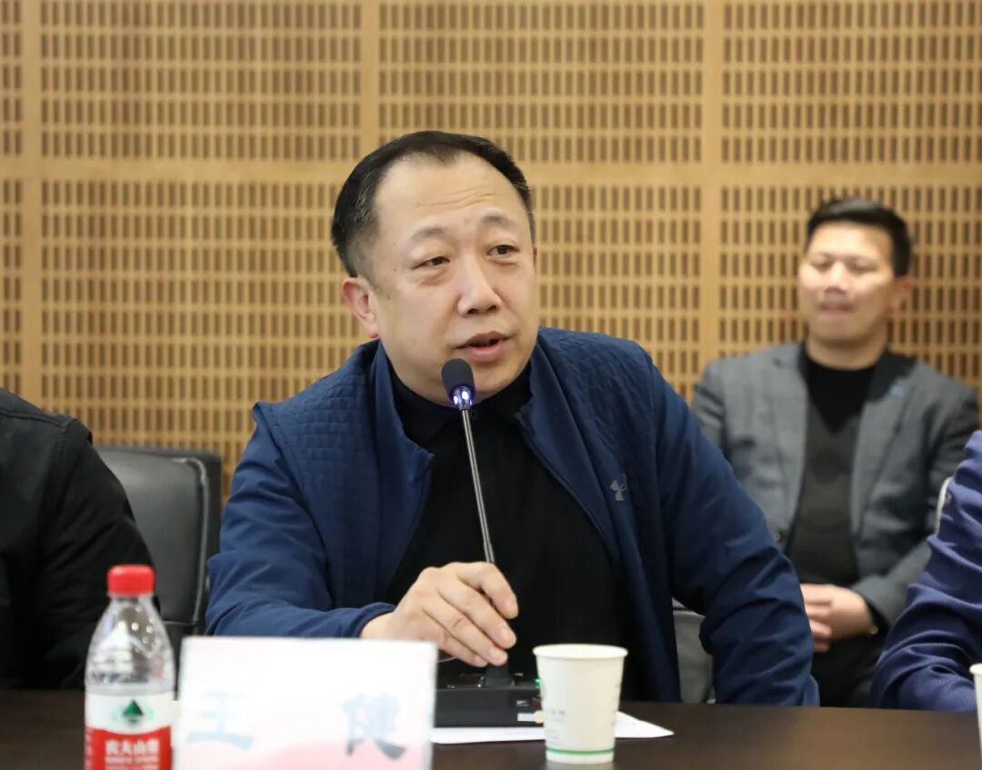 群,贵商总会副会长,贵州通源集团董事长臧奉江,贵州省总商会副会长