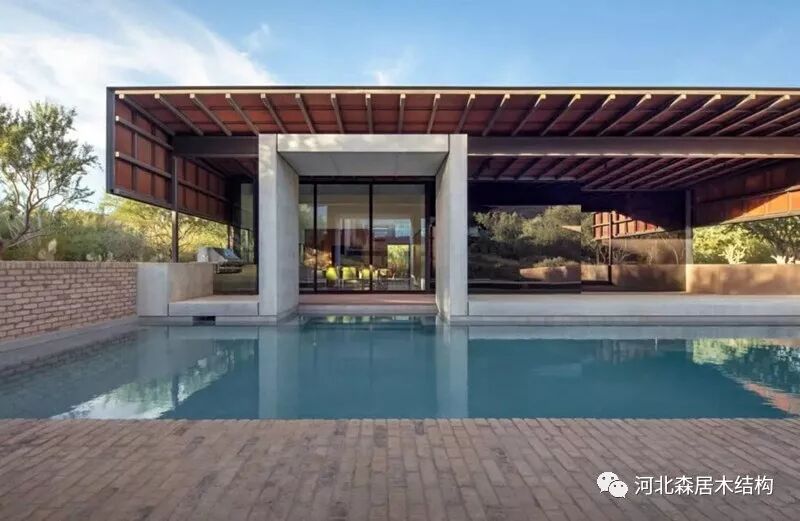 仿若生命与环境自然共生的arizona沙漠住宅 防腐木 木结构建筑 木别墅 木屋 木地板 花架 凉亭厂家 栈道价格 胶合木 河北森居木结构房屋科技有限公司